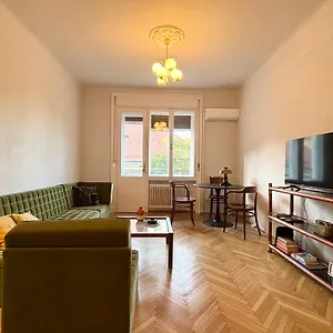Mimi's Holiday , Будапешт Венгрия