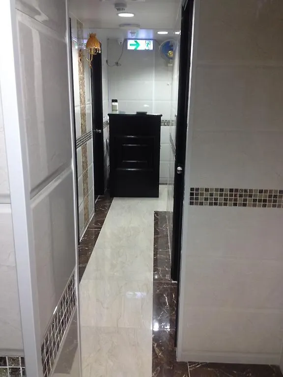 Manhattan Guesthouse Гонконг Гостевой дом
